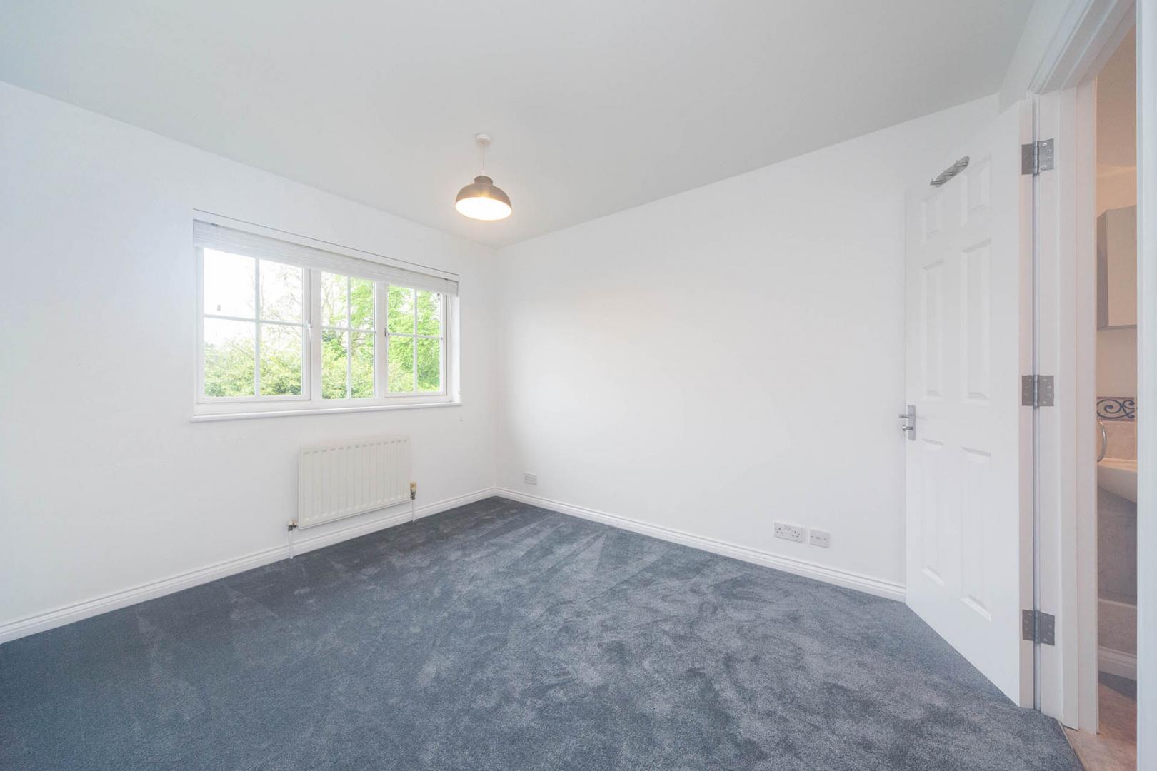 			4 Bedroom, 3 bath, 1 reception Terraced House			 Grove avenue, Hanwell